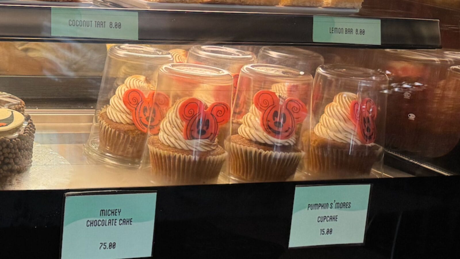 Mickey pumpkin s'more cupcakes at Aulani