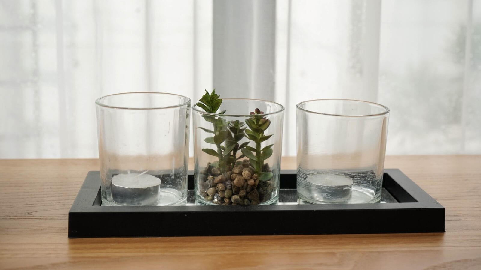 A tray with glasses on it.