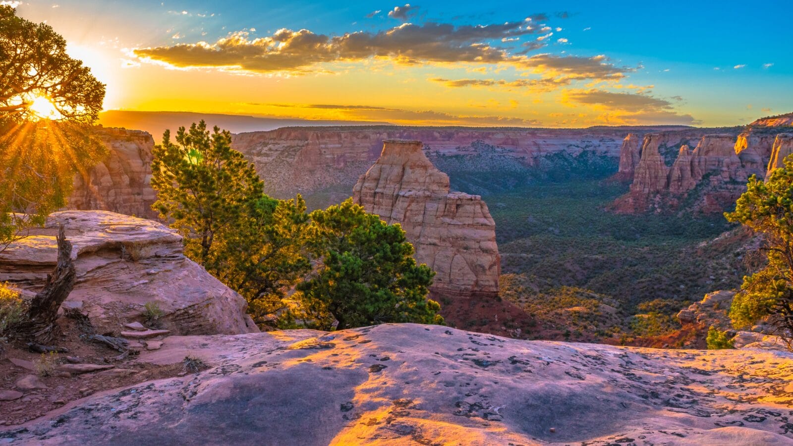 Beautiful Fall Sunrise Hike at Colorado National Monument