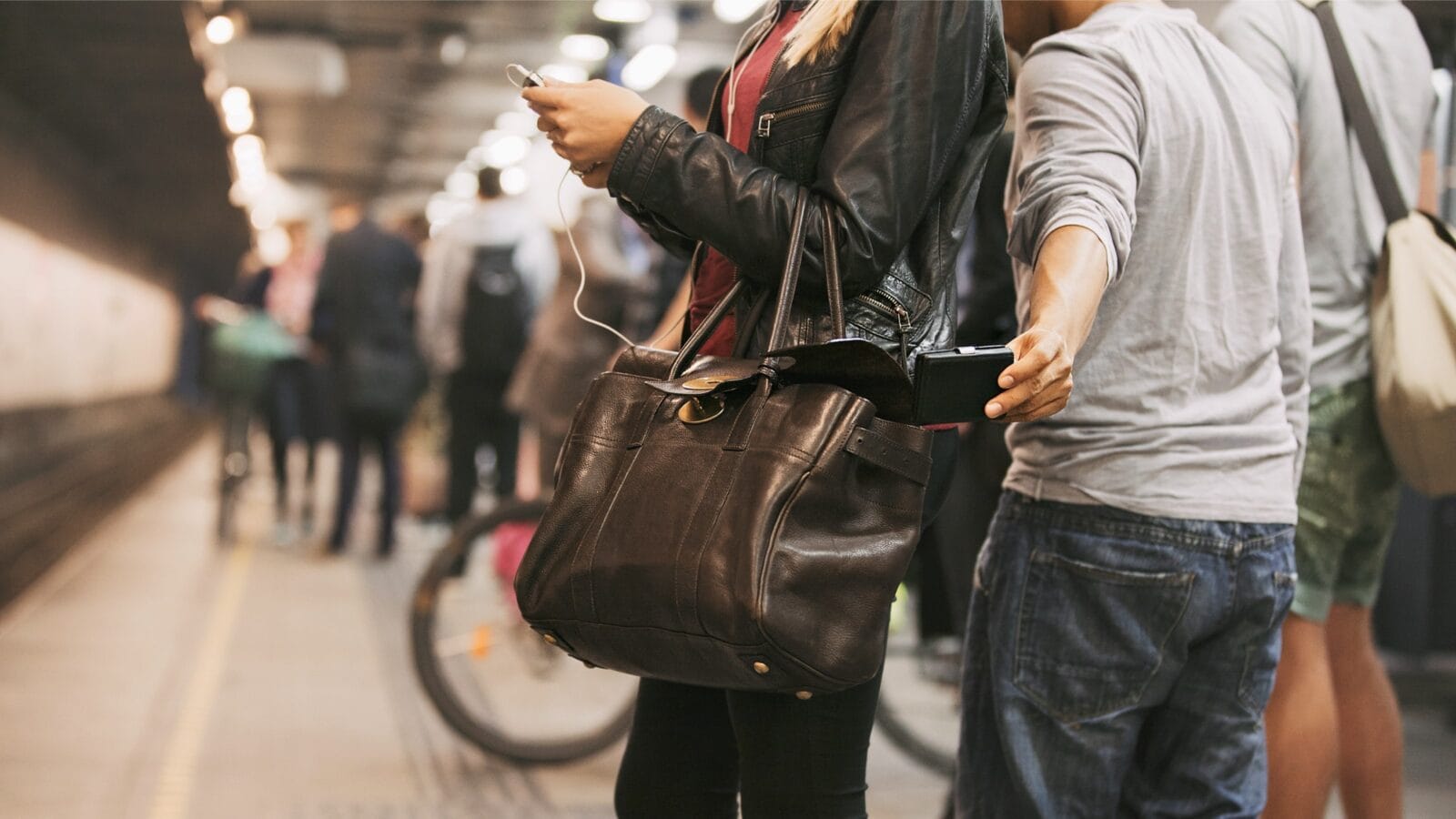 Pickpocket at subway