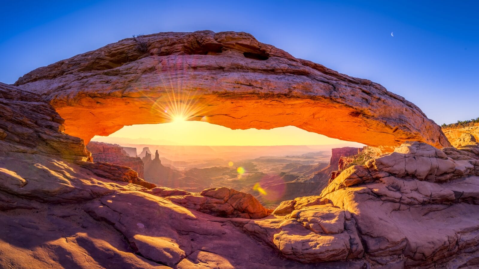 Panoramic sunrise at iconic Mesa Arch in Canyonlands National Park, Utah