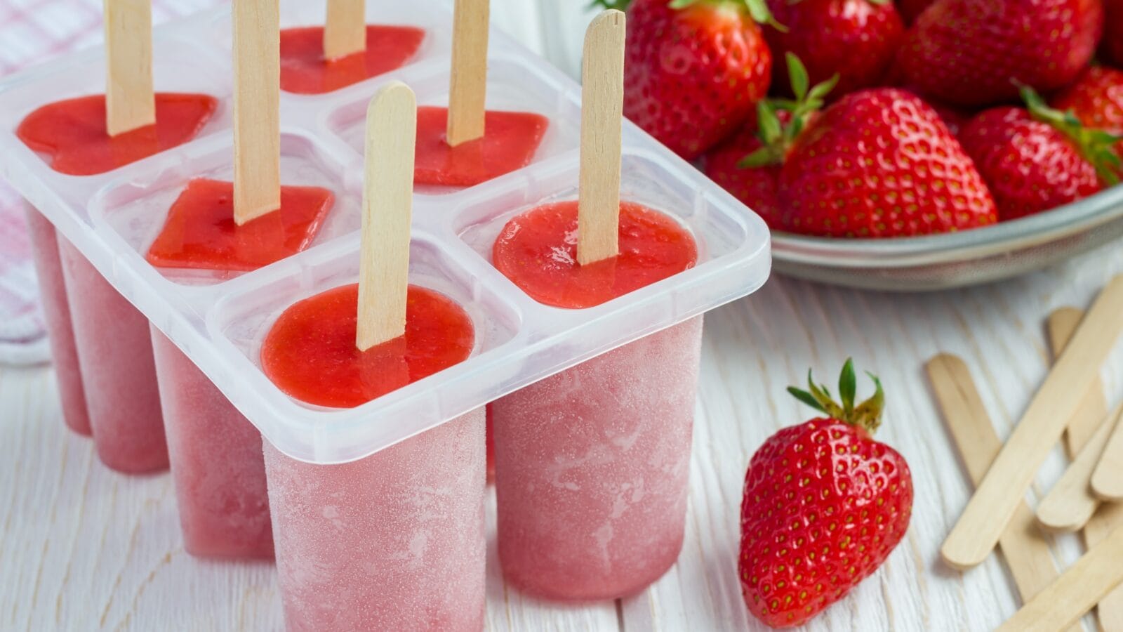 Homemade popsicles with strawberry