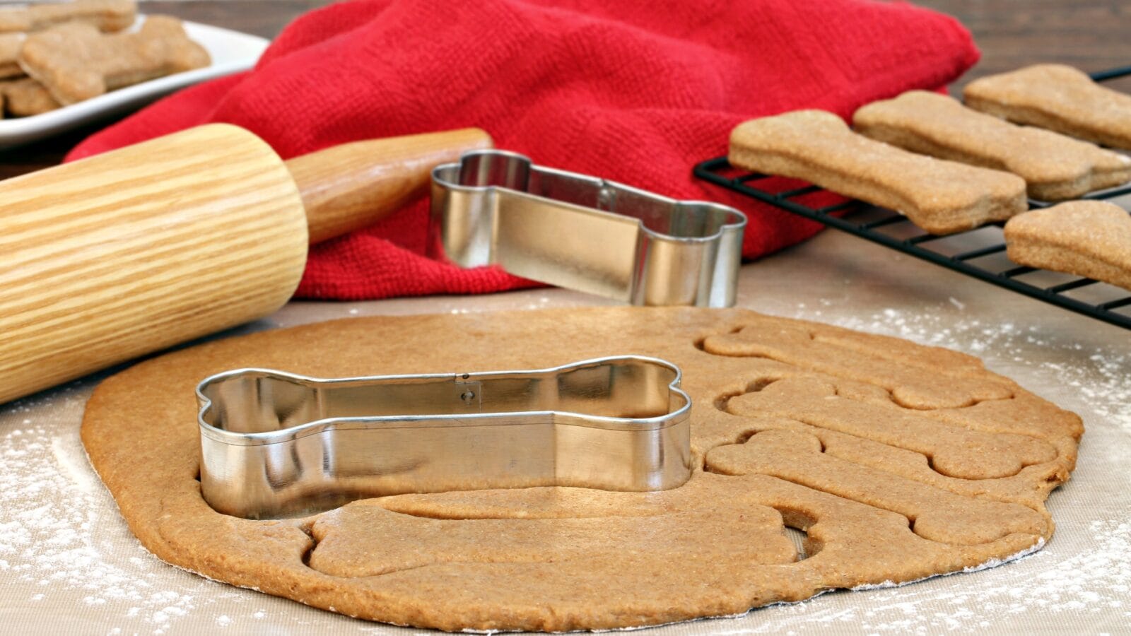 Setting of a rolling pin and dog bone cookies cutters.