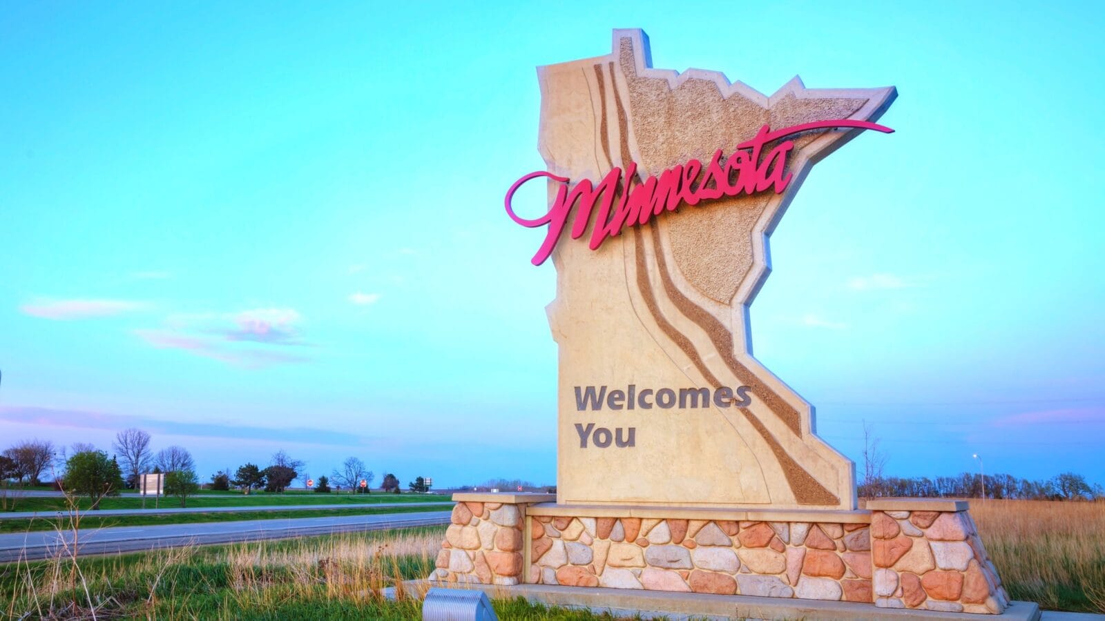 Minnesota welcomes you sign at the state border