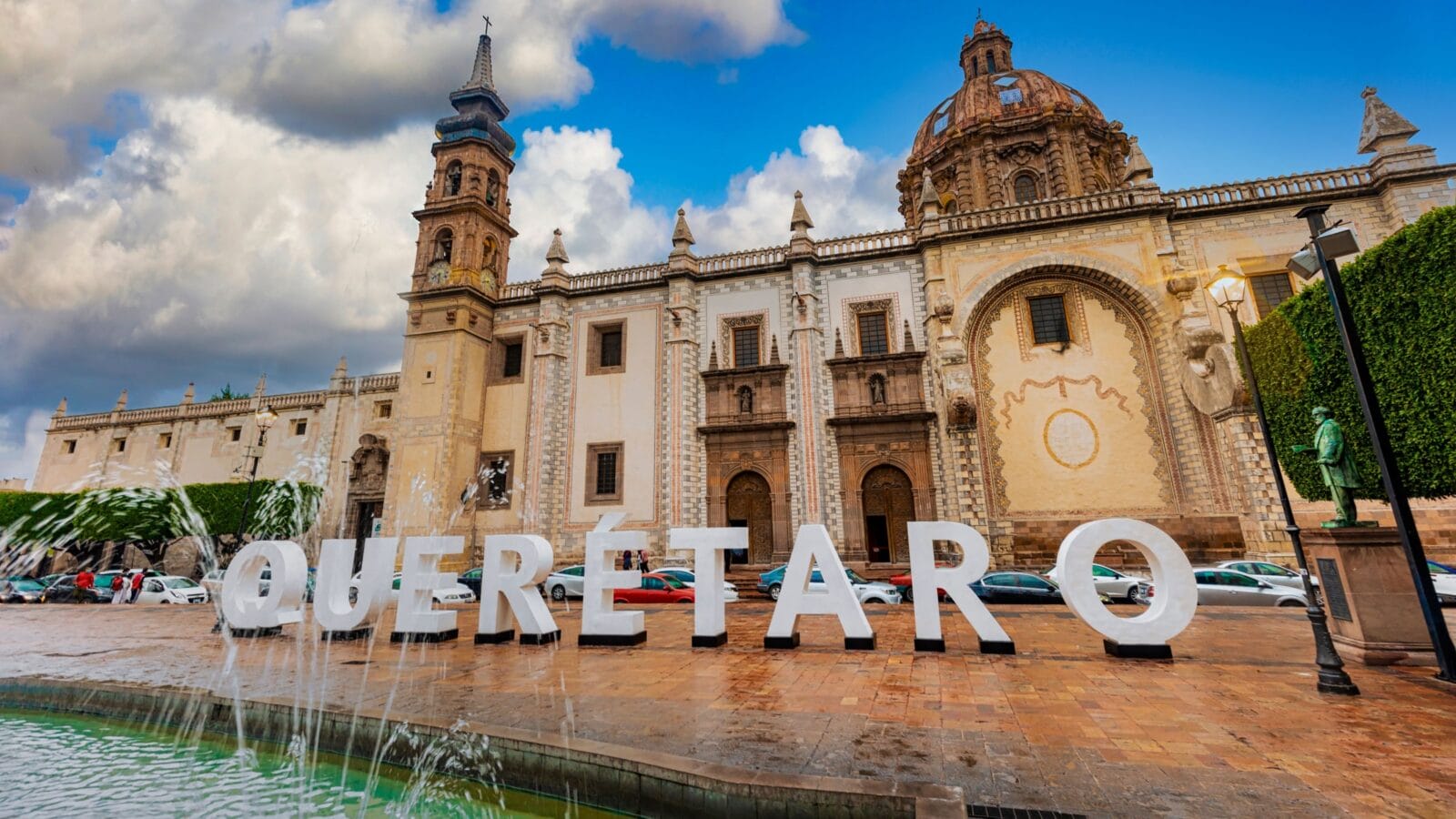 Santa Rosa of Viterbo, this temple is the maximum expression of the Queretan Baroque of the 18th century