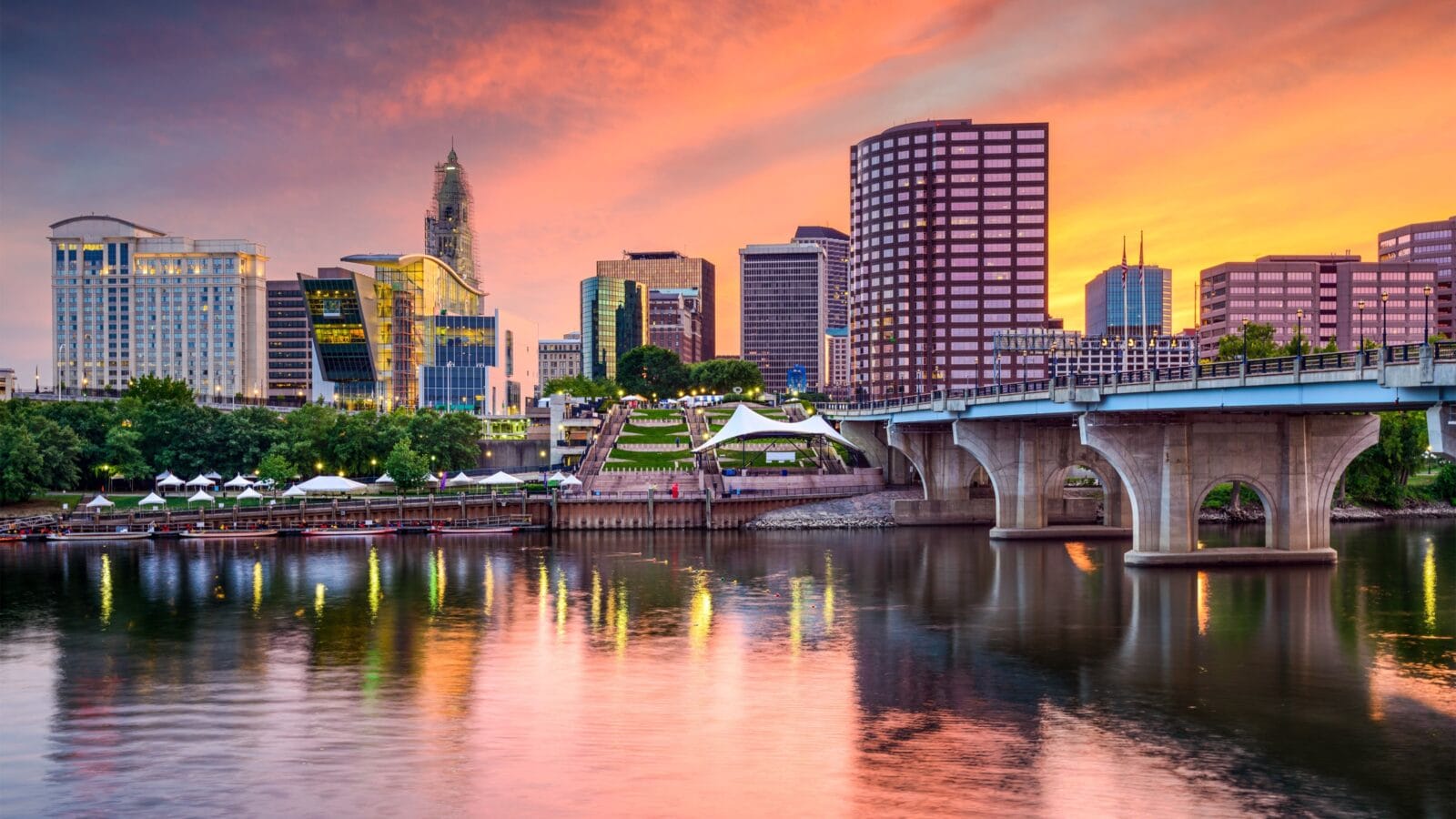 Hartford, Connecticut, USA downtown skyline