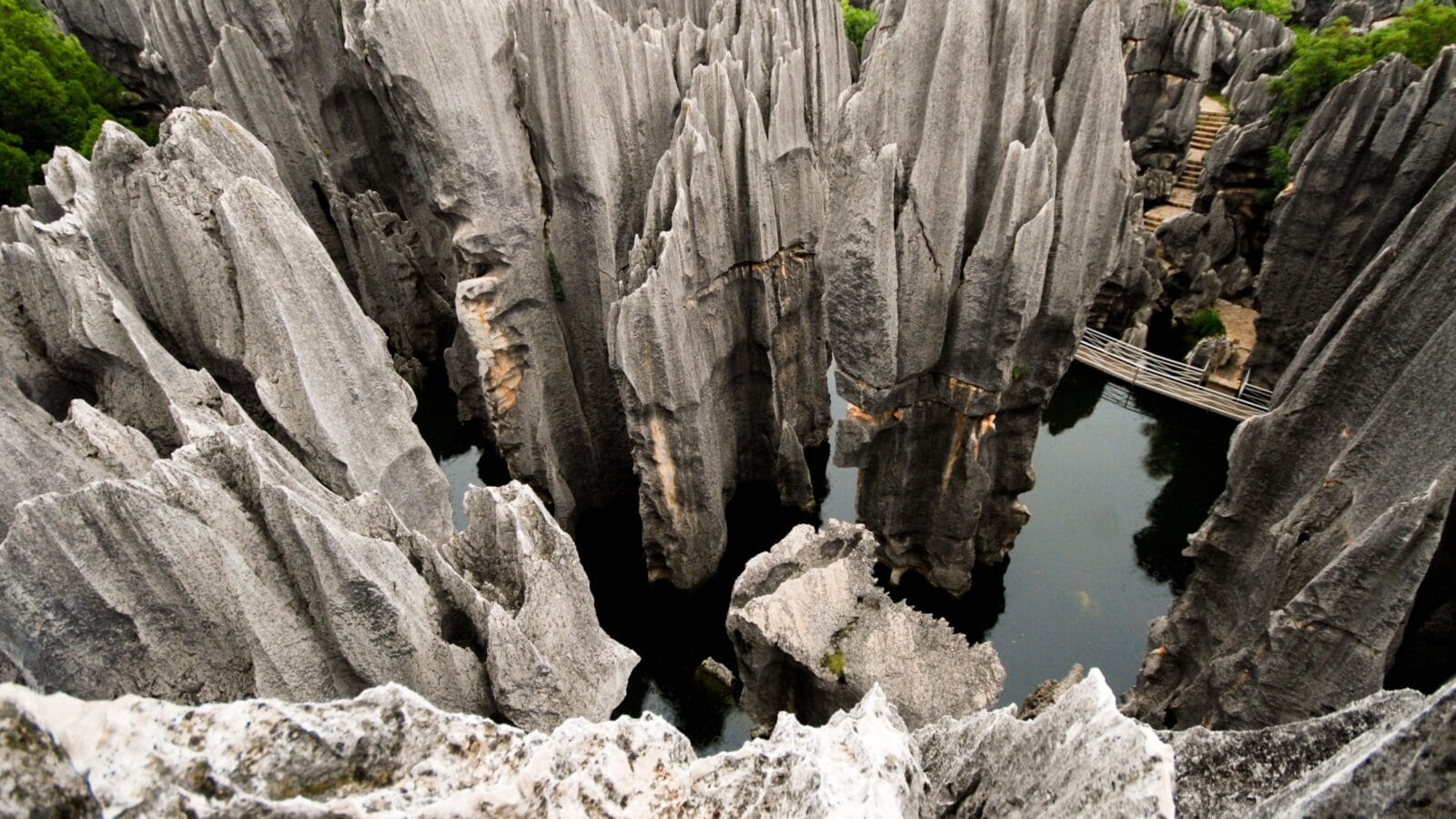 Razor rock mountains at Stone forest national park in Yunnan province, China