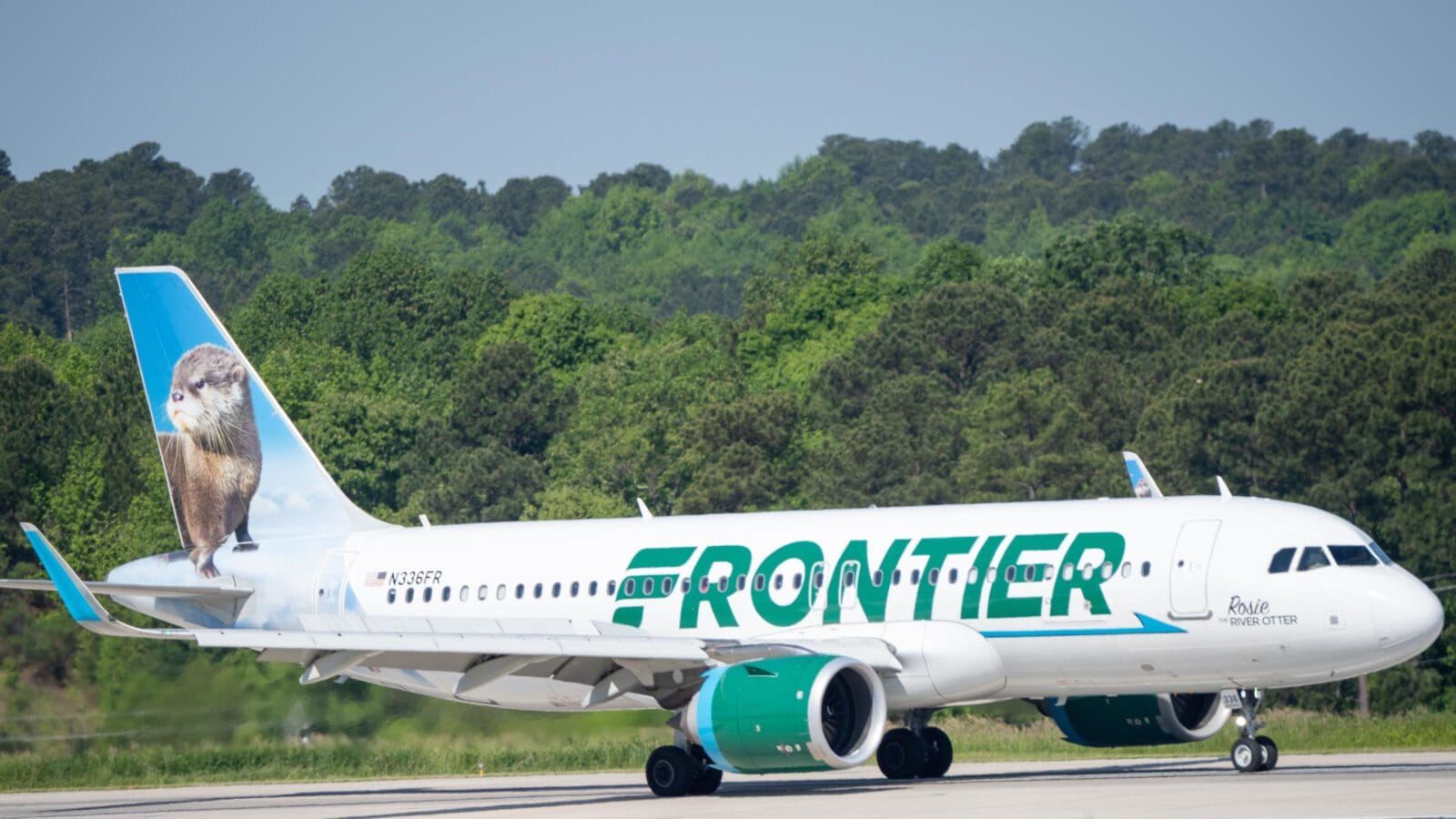 Frontier passenger jet during taxiing at KRDU.