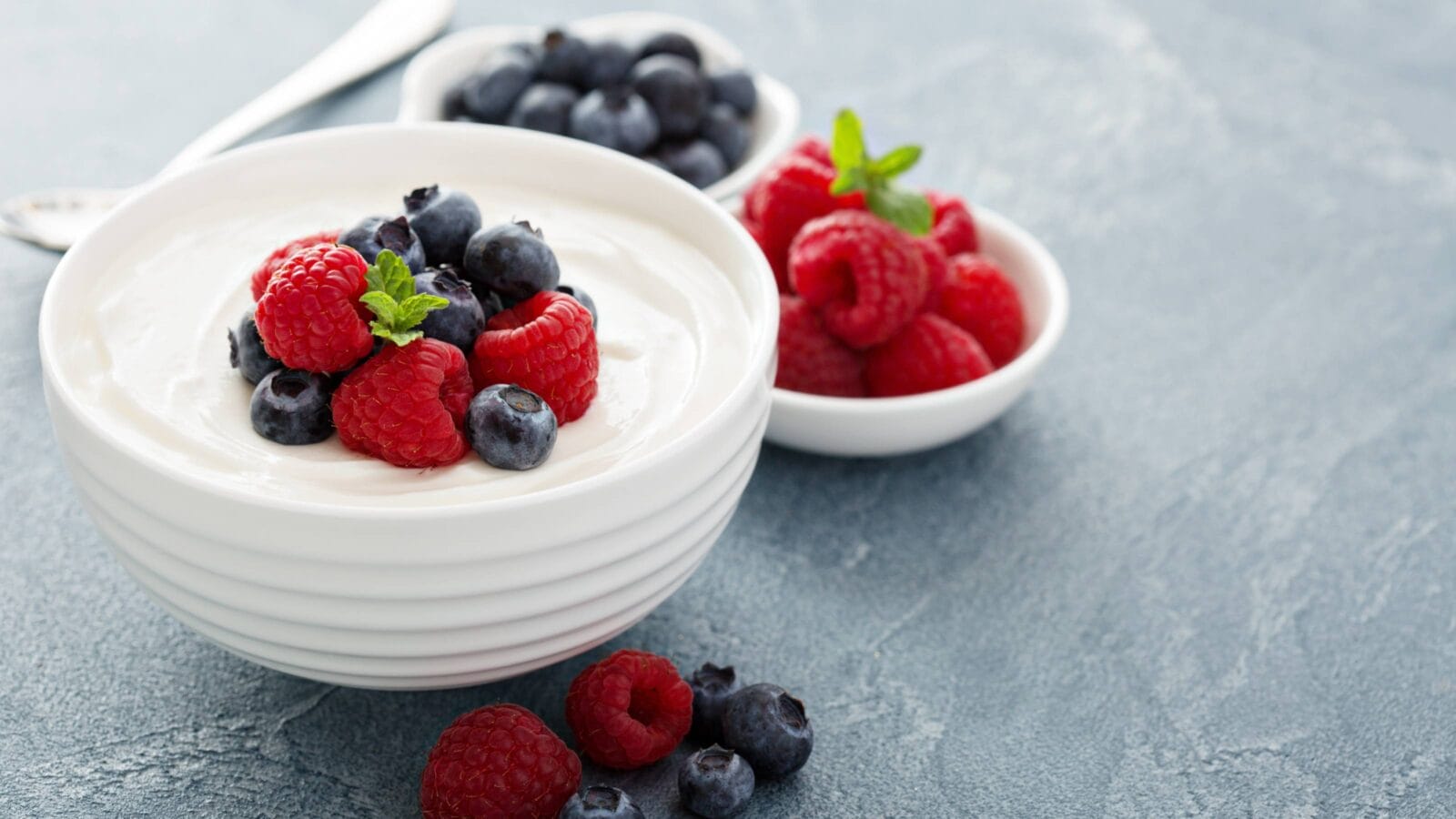 Healthy Greek yogurt bowl with fresh berry