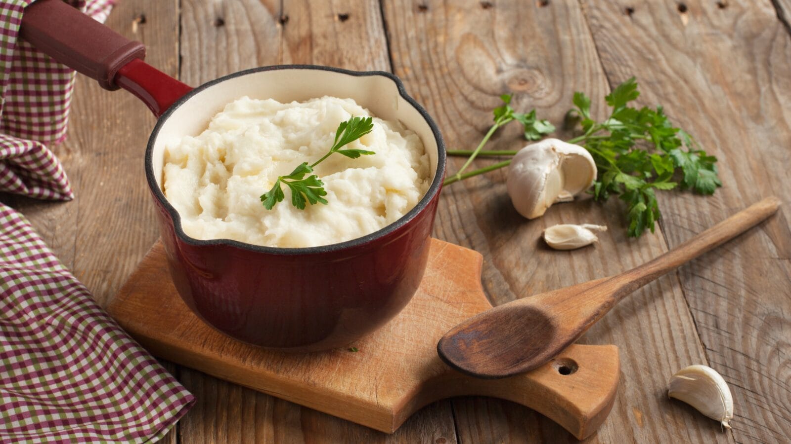 Mashed potatoes with baked garlic and fresh chopped parsley
