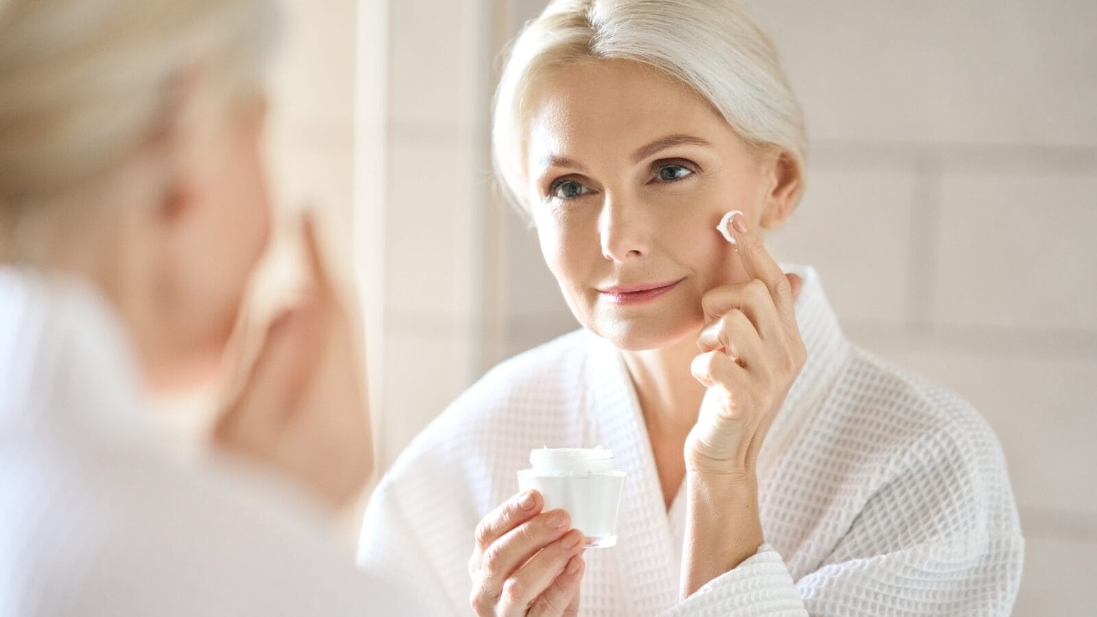 Woman puts makeup on her face